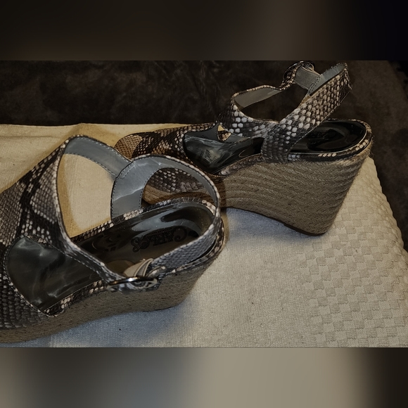 Shoes - Picture 3 of 4